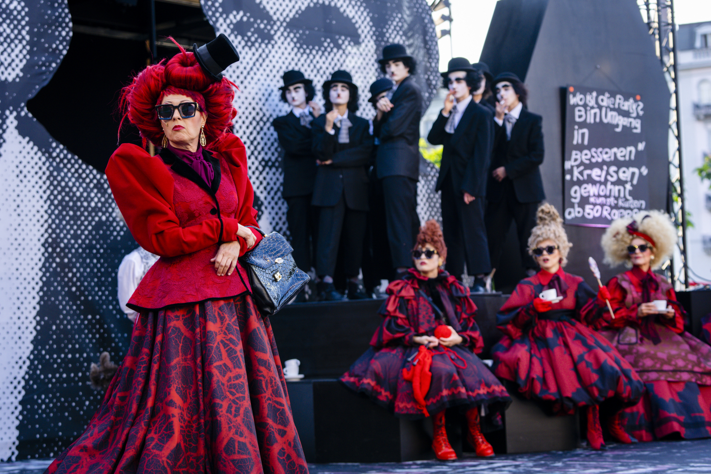 Revue des Folies - Doktor Ox, Luzerner Theater, Foto: Ingo Hoehn