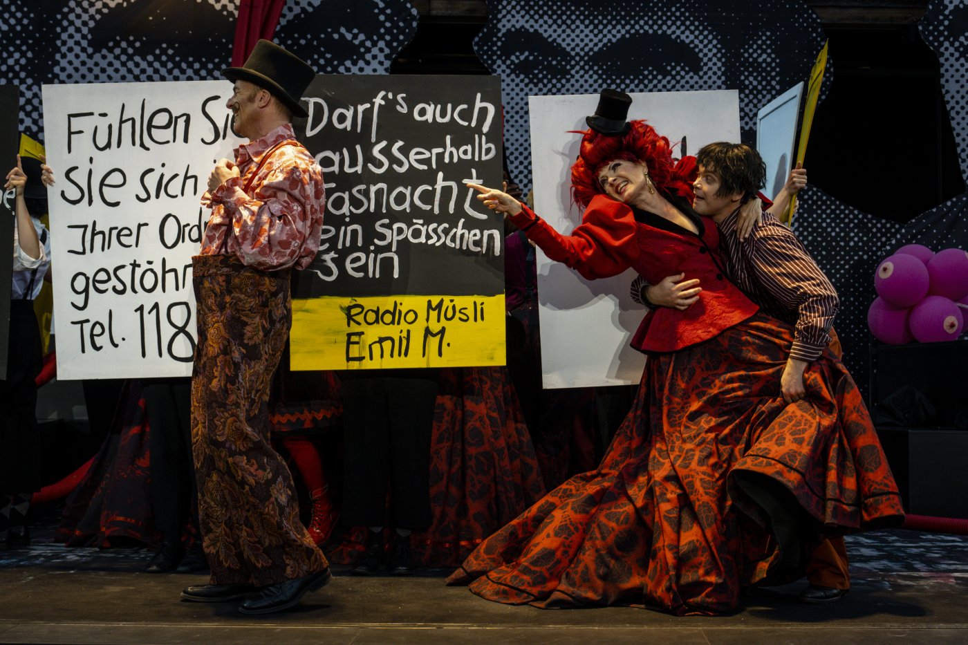 Revue des Folies - Doktor Ox, Luzerner Theater, Foto: Ingo Hoehn