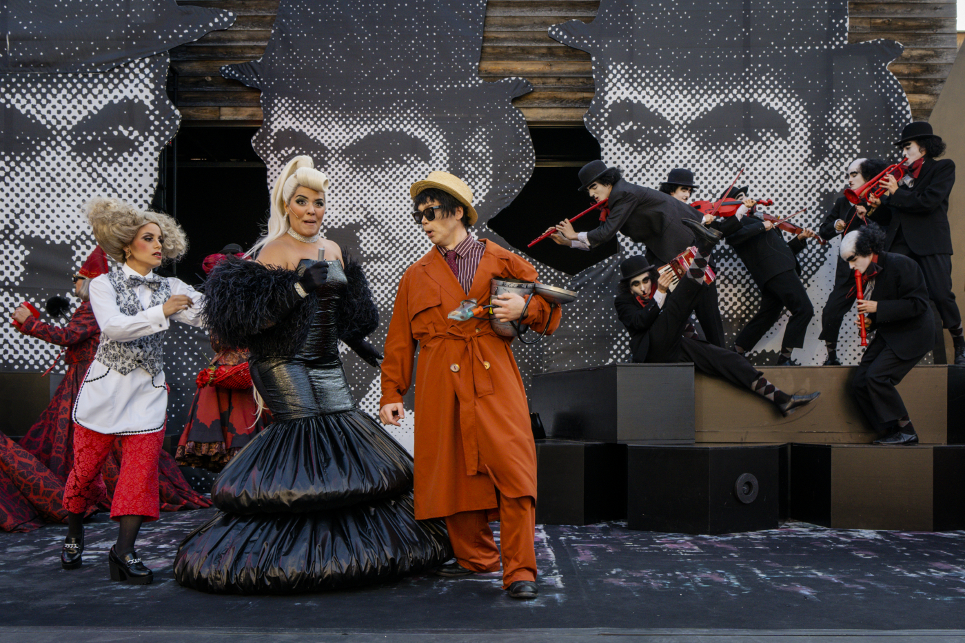 Revue des Folies - Doktor Ox, Luzerner Theater, Foto: Ingo Hoehn