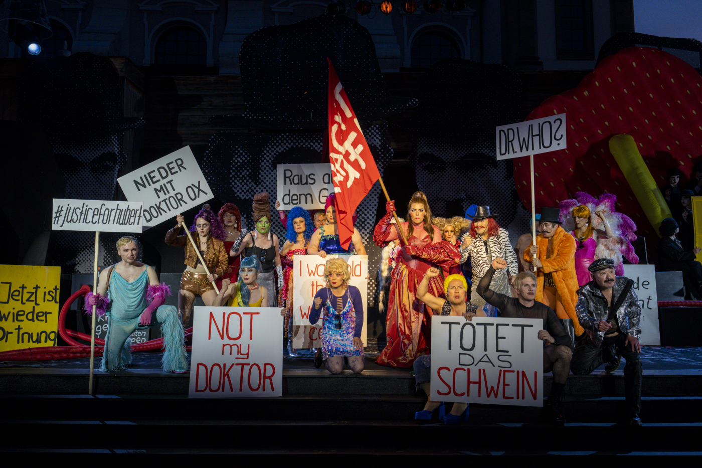 Revue des Folies - Doktor Ox, Luzerner Theater, Foto: Ingo Hoehn