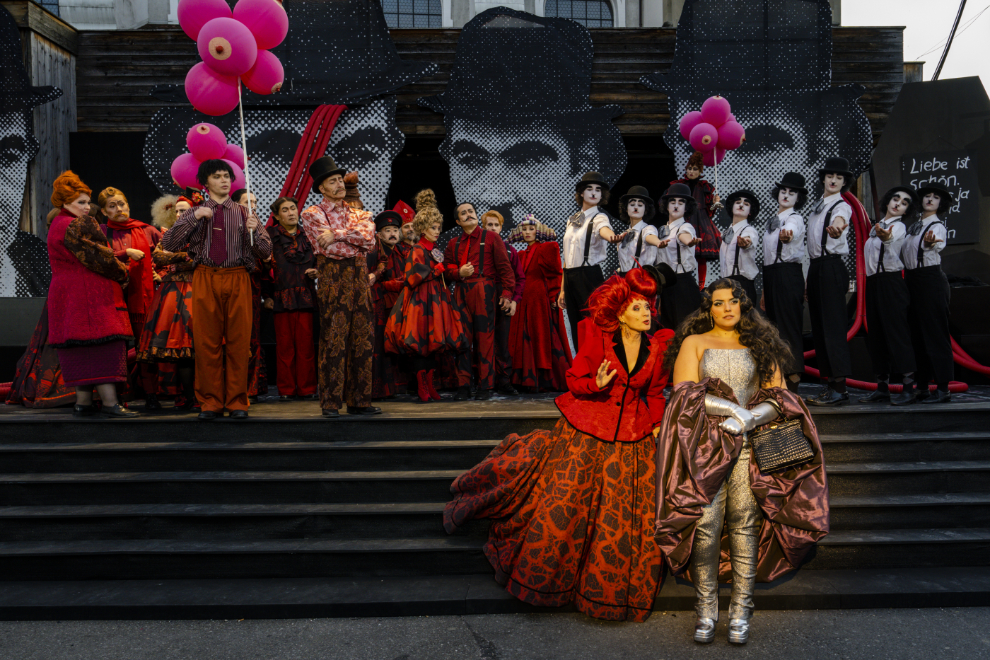 Revue des Folies - Doktor Ox, Luzerner Theater, Foto: Ingo Hoehn